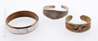 LOT de bijoux Ensemble de sept bracelets, gourmettes en argent (sup. à 800°/00) ou...