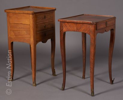 MOBILIER ANCIEN 
Table de salon en bois de placage de plateau rectangulaire à décor...