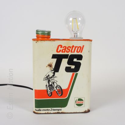 DESIGN INDUSTRIEL CASTROL TS, Huile moto 2 temps.

Bidon en tôle peinte transformé...