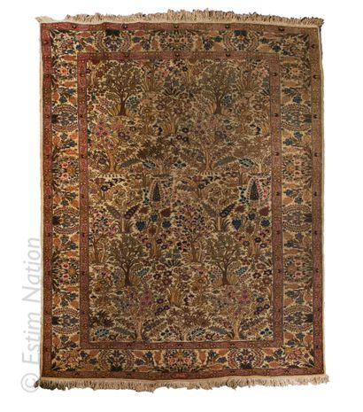 TAPIS 
Large woollen carpet with beige background and forest decoration, triple border...
