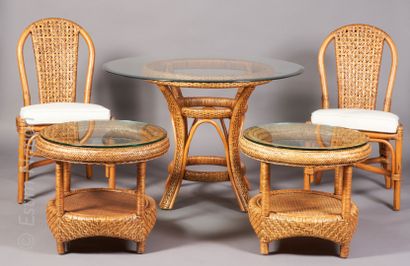 MOBILIER XXE 
Garden furniture in woven rattan component :




 - A circular table...