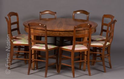 MOBILIER ANCIEN 
Table de salle à manger en bois naturel à plateau circulaire reposant...