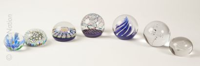 SULFURES DAUM FRANCE

Paperweight ball decorated with a bubbled spiral, signature...