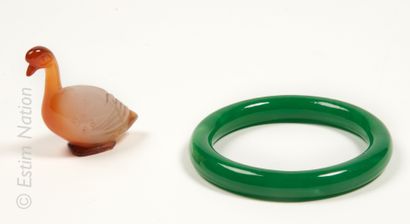 Arts d'Asie CHINE, XXe siècle



- Bracelet jonc en serpentine verte.

Diamètre :...