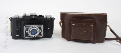 PHOTOGRAPHIE Set comprising:

- EASTMAN KODAK 

Folding Cartridge Hawkeye camera,...