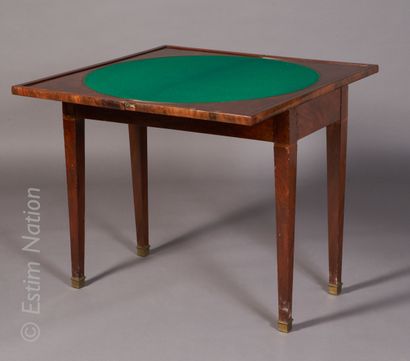 MOBILIER ANCIEN 
Table à jeux en acajou et placage d'acajou à décor de filets de...
