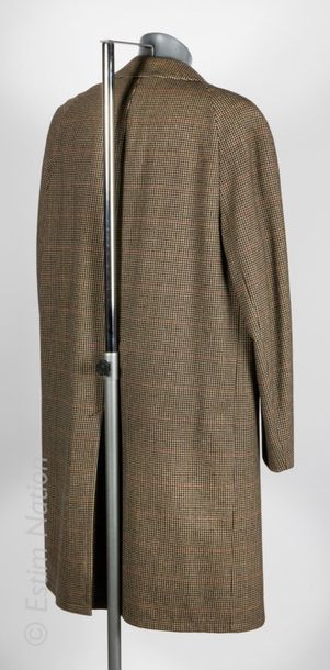 GREBELOUR PELISSE composé d'un manteau d'inspiration Loden en laine pied-de-coq agrémenté...