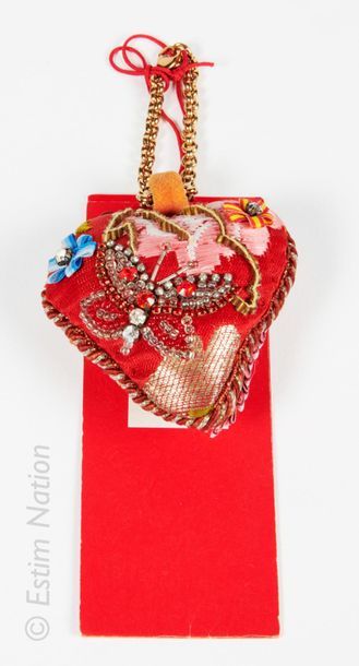 Christian LACROIX Cloth heart with its golden chain, for planting needles