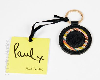 PAUL SMITH KEY HOLDER in black leather, circular shape, with patterns. Marked "Paul...