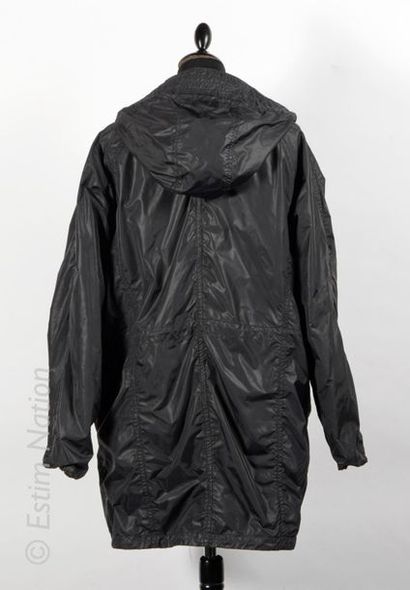 PAUL SMITH Black PARKA. Inside green and pink edging. Zipper system. Paul Smith Size...