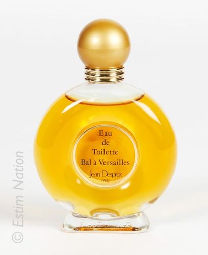 JEAN DESPREZ « Bal à Versailles » Circular glass bottle, label with romantic decoration.
Ball...