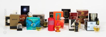 MINIATURES A batch of 35 homothetic miniatures with original fragrances and boxes...