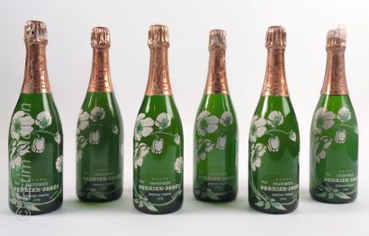 CHAMPAGNE 6 bouteille CHAMPAGNE PERRIER-JOUET 1976 Vintage (etiquettes fanées, m...
