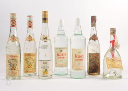 Spiritueux 14 bouteilles ENSEMBLE D'EAU DE VIE DONT : 2 KIRSCH Fantaisie, 1 VIEUX...