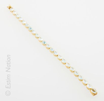 BRACELET VERMEIL TOPAZES Bracelet en argent doré 925/°° articulé rehaussé de topazes...