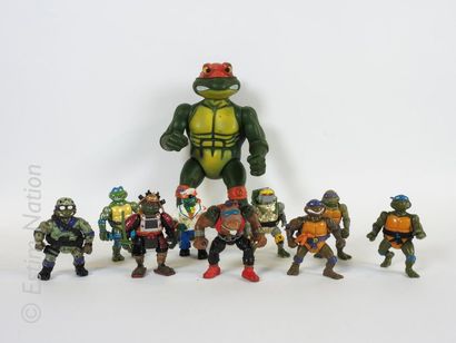 TORTUES NINJA Ensemble de figurines d'après le comics Tortues Ninja créé en 1984...