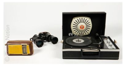AUDIO VINTAGE 1970 Poste radio modèle OPTALIX en simili-cuir, métal et bakélite....