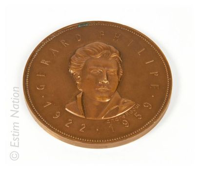 MEDAILLE - THEATRE, CINEMA Médaille en bronze à décor du portrait de Gérard PHILIPPE...