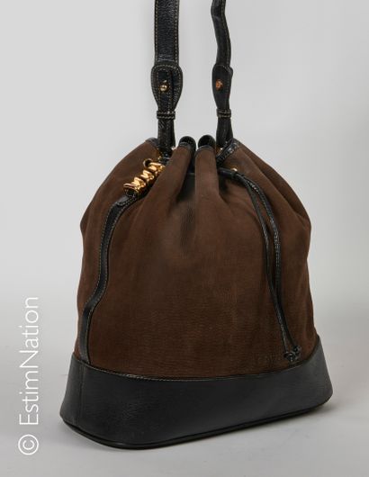 LOEWE VINTAGE SAC SEAU en peau et cuir grainé noir, doublure signée, bandoulière...