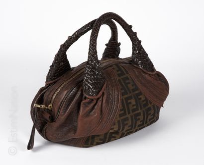 FENDI CIRCA 2005 SAC "SPY" en toile siglée chocolat et cuir de buffle à la couleur,...