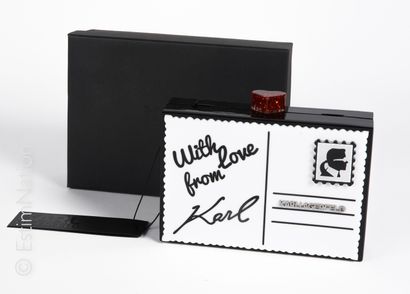 Karl LAGERFELD MINAUDIERE "CARTE POSTALE" en acrylique noir pailleté rouge et blanc...