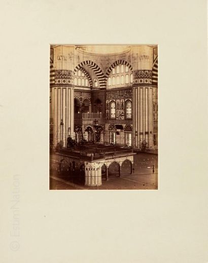 ANONYME Intérieur de mosquée, circa 1890
Epreuve sur papier albuminé contrecollée...