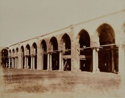 Félix TEYNARD (Français, 1817-1892) Le Caire - Mosquée d'Amrou - Intérieur - Côté...