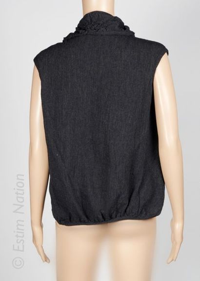 Y'S Yohji YAMAMOTO Sleeveless jacket in anthracite wool with slight blistering effect,...