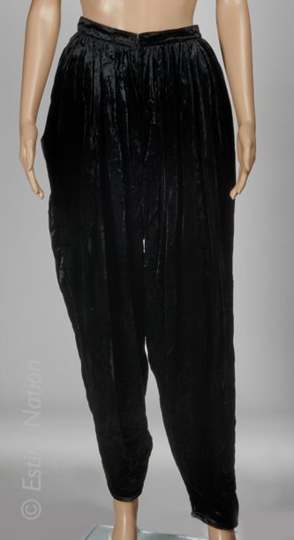 Chantal THOMASS circa 1980 SAROUEL en panne de velours plissé noir (env T S/M)
