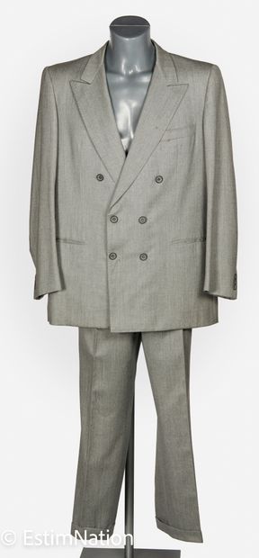 BARCLEY SUITS FOR BRIONI, FRANCESCO SMALTO DEUX COSTUMES : le premier en coton bleu...