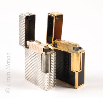DUPONT TWO LIGHTERS:

- the first in gold-plated metal and Chinese lacquer, the lacquered...