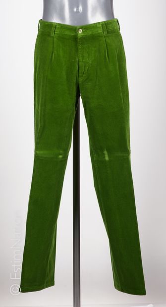 ALTONA 
DEUX PANTALONS en velours de coton milleraies jaune et vert (T 42) (Sans...