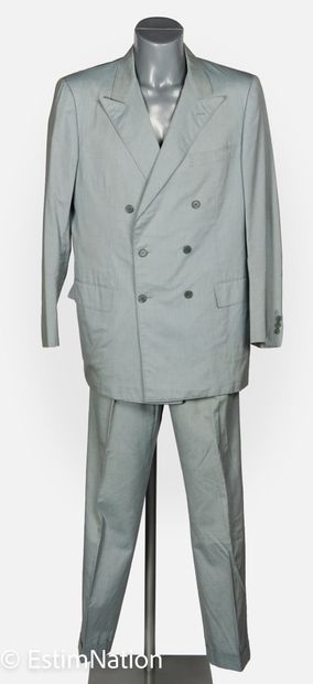 BARCLEY SUITS FOR BRIONI, FRANCESCO SMALTO DEUX COSTUMES : le premier en coton bleu...