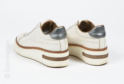 HERMES PAIR OF LOW SNEACKERS in off-white leather, signed silver back, semi-compensated...