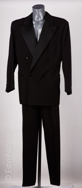 CHARALBE (1951) SMOKING en laine noire, veste blazer, col cranté en satin de soie,...