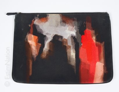 GIVENCHY PAR RICCARDO TISCI (PRE FALL 2013) 
POCHETTE en toile imprimée d'une tête...