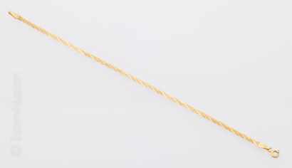 BRACELET OR 
Bracelet en or jaune 18K (750/°°) à maille tressée. Fermoir mousqueton....