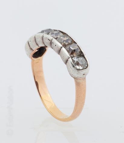 MODIFICATION AU CATALOGUE - BAGUE OR DIAMANTS 
Garter ring in 18K rose gold (750°/00)...