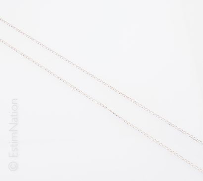 BIJOUX ARGENT 
Set of three silver necklaces (925/°°°), two of which have a chain...