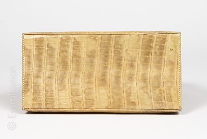 MICHEL ADOLPHE PETIT SAC en alligator lustré fenouil, intérieur en cuir (18 x 22,5...