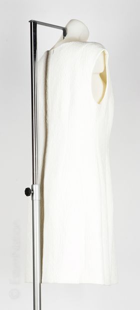 NATAN EDOUARD VERMEULEN, ANONYME 
ROBE en coton blanc imprimée d'un motif floral...