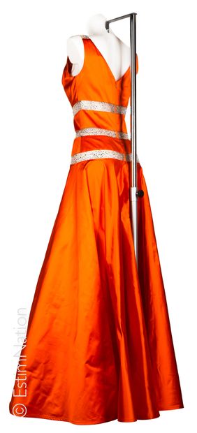 IVARSON PAR JIKI MONTE CARLO 
Important evening DRESS in clementine duchess silk...