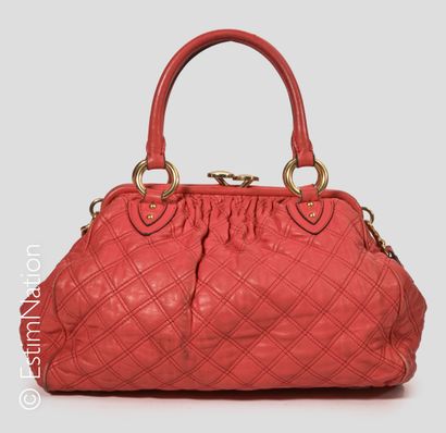 Marc JACOBS CABAS "STAM" in quilted geranium-pink leather, framed clasp, grey canvas...
