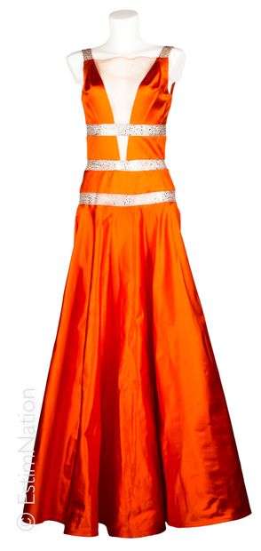 IVARSON PAR JIKI MONTE CARLO 
Important evening DRESS in clementine duchess silk...