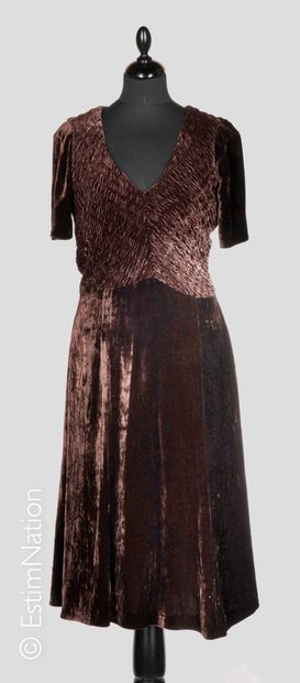 MAX MARA, PAUL SMITH Midi DRESS in burgundy velvet panne, smocked bust (T 40) (new...