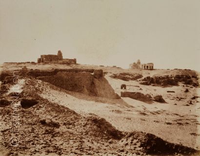 Félix TEYNARD (Français, 1817-1892) Assouan - Ruines de l'ancienne enceinte arabe,...