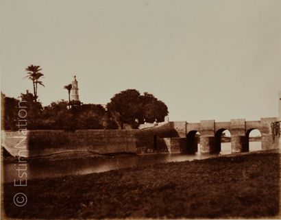 Félix TEYNARD (Français, 1817-1892) Syout - Pont sur le grand canal, Planche 17,...