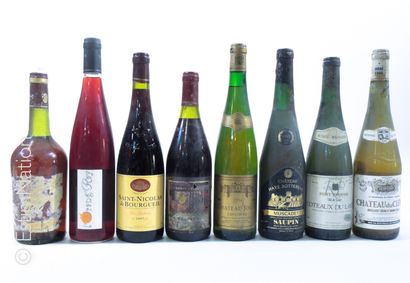 VINS DIVERS VINS DIVERS


8 bouteilles : 1 GAMAY 1993 Gyot, 1 L'ORANG' RAY, 1 MUSCADET...