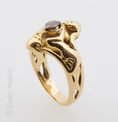 BAGUE OR DIAMANT 
Art Nouveau ring in 18K (750°/00) yellow gold and platinum consisting...