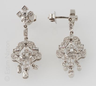 PENDANTS D'OREILLES DIAMANTS Paire de pendants d'oreilles en or gris 18K (750/°°)...